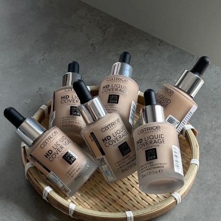 Kem nền kiềm dầu Catrice HD Liquid Coverage Foundation